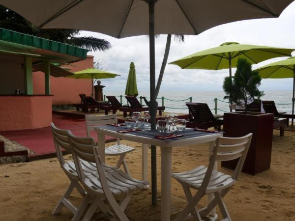 Coco Beach Hotel Kribi Exterior photo