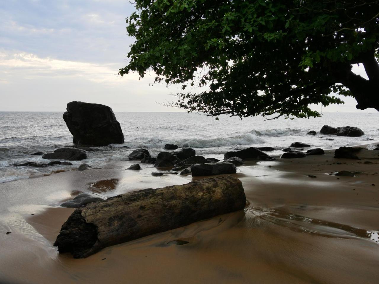 Coco Beach Hotel Kribi Exterior photo